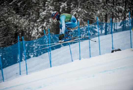 Matthew Topham skiing